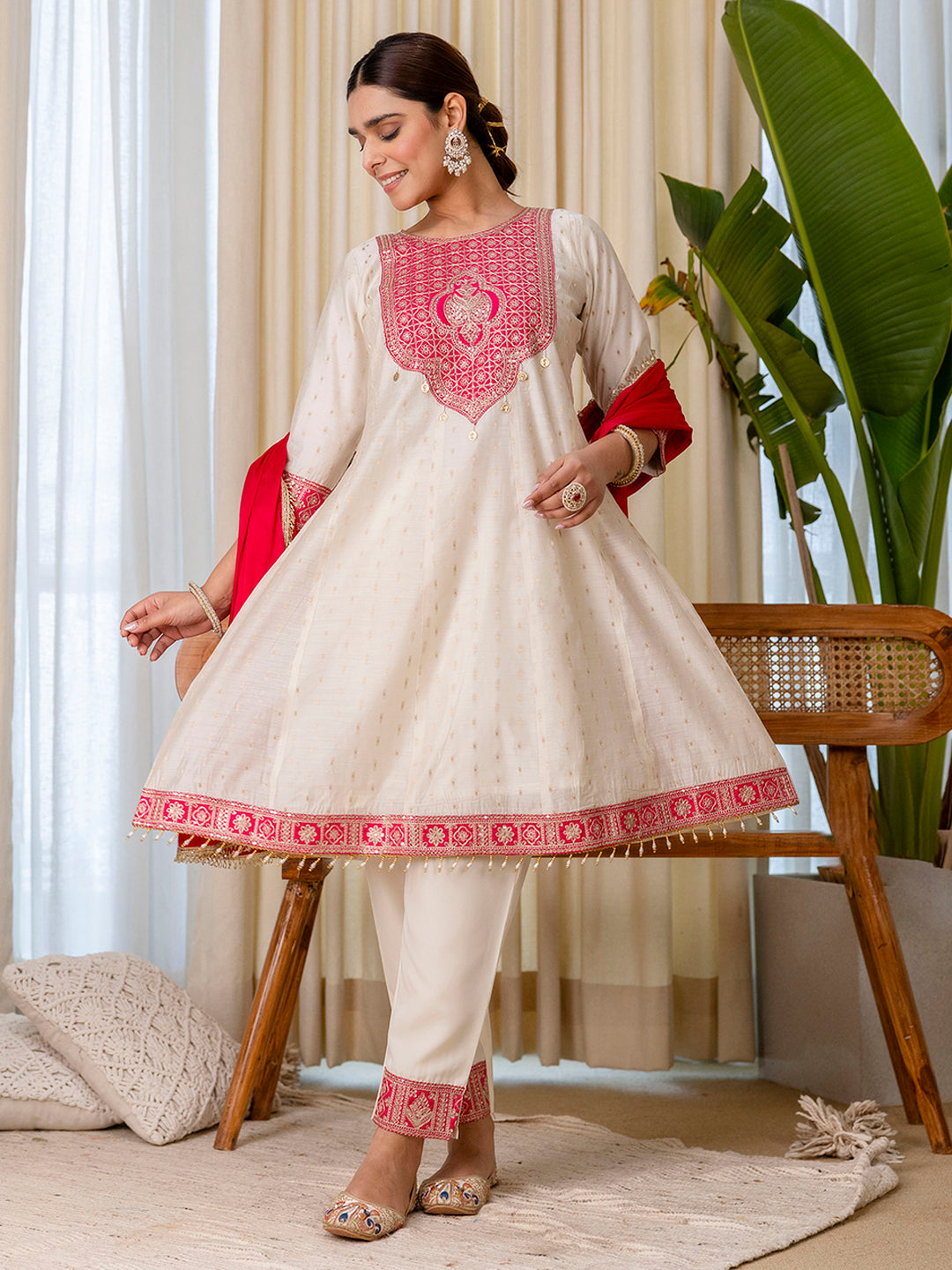 Sutra White Embroidered Kurta Set