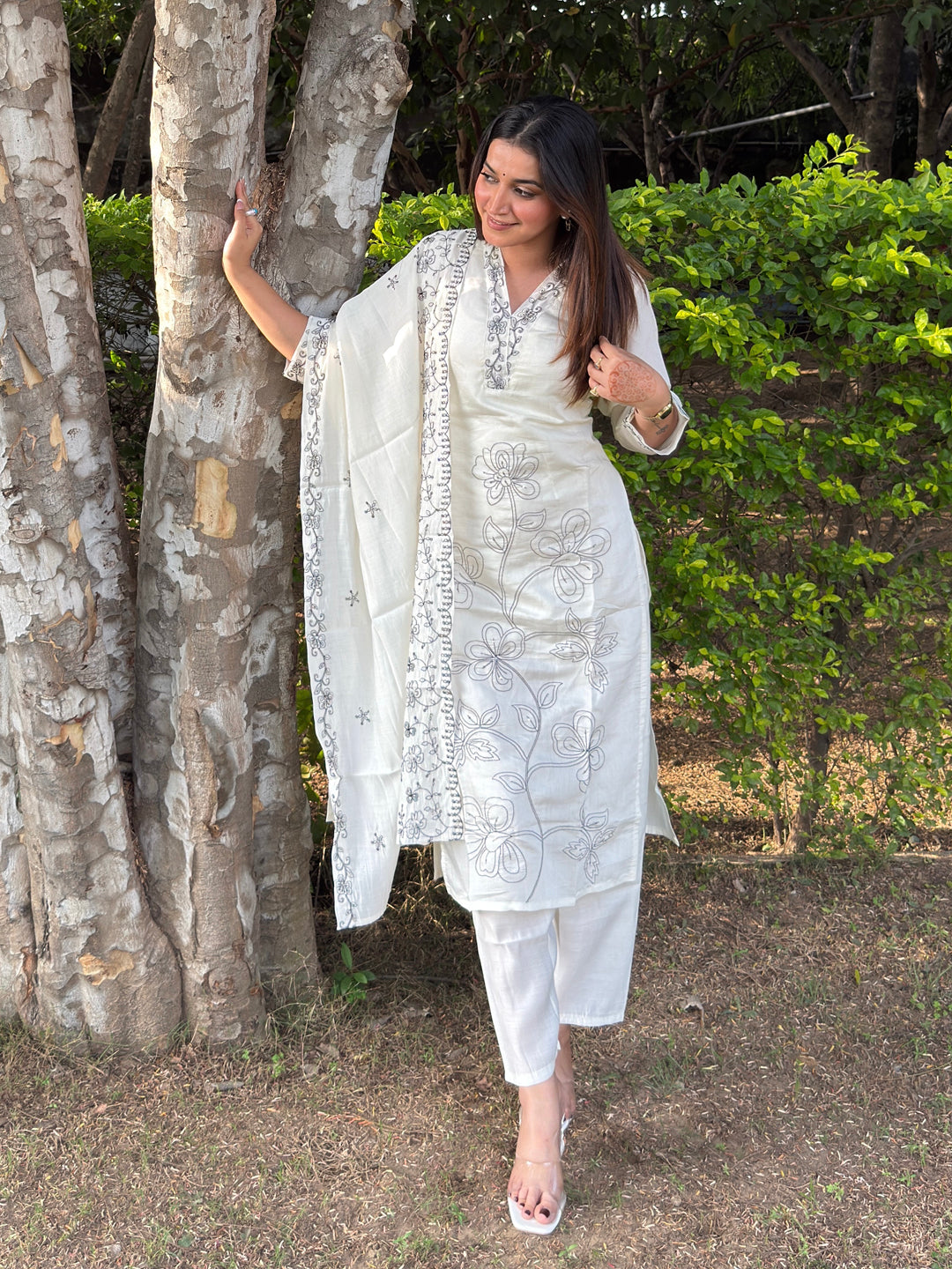 Kavya White Straight Kurta Set – Silk Blend with Embroidered Dupatta