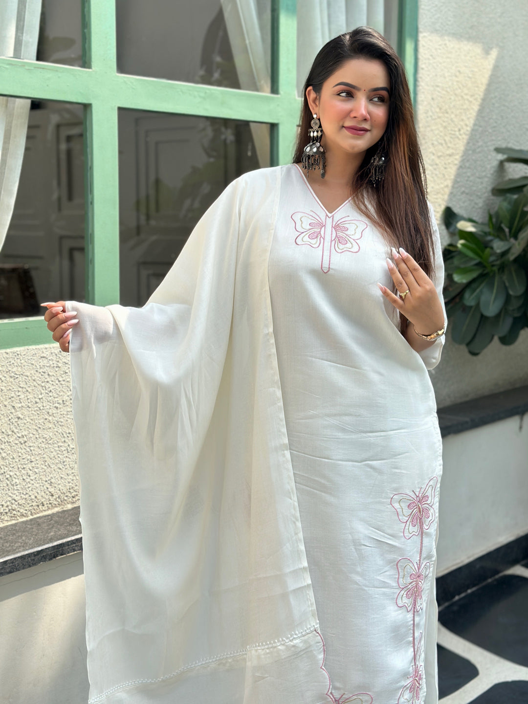 Leona White Straight Kurta Set – Silk Blend with Heavy Thread Embroidery
