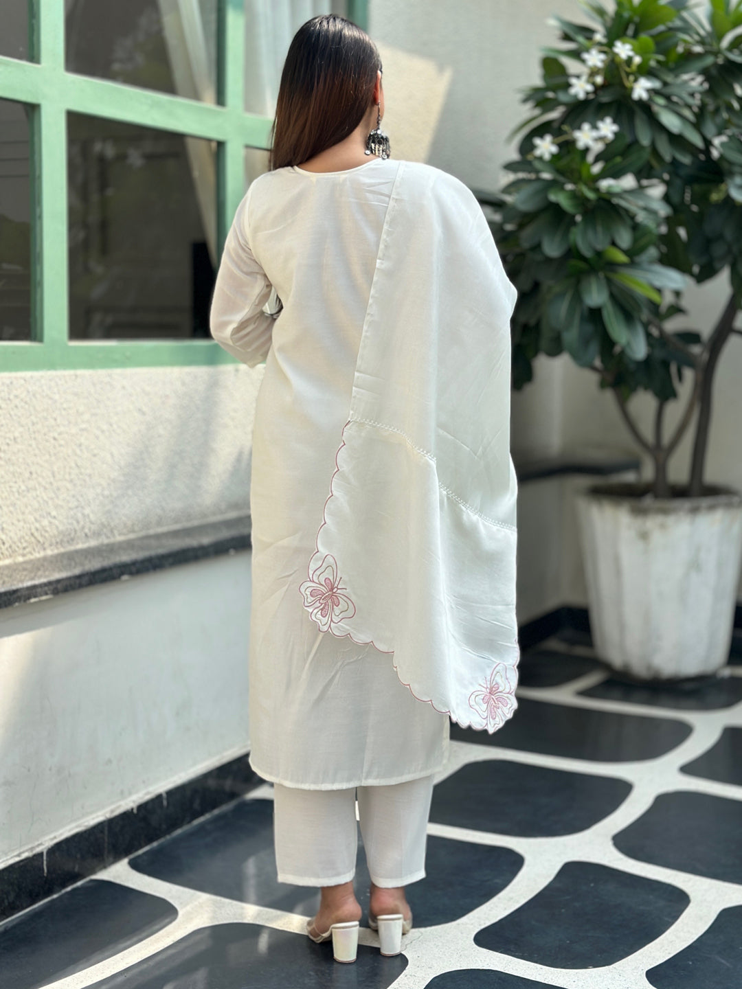 Leona White Straight Kurta Set – Silk Blend with Heavy Thread Embroidery