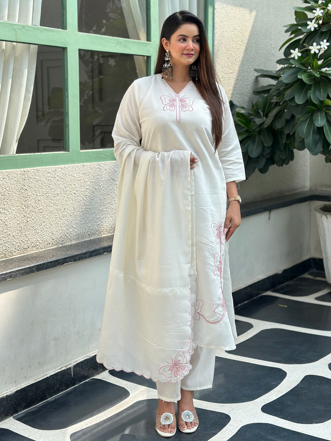 Leona White Straight Kurta Set – Silk Blend with Heavy Thread Embroidery