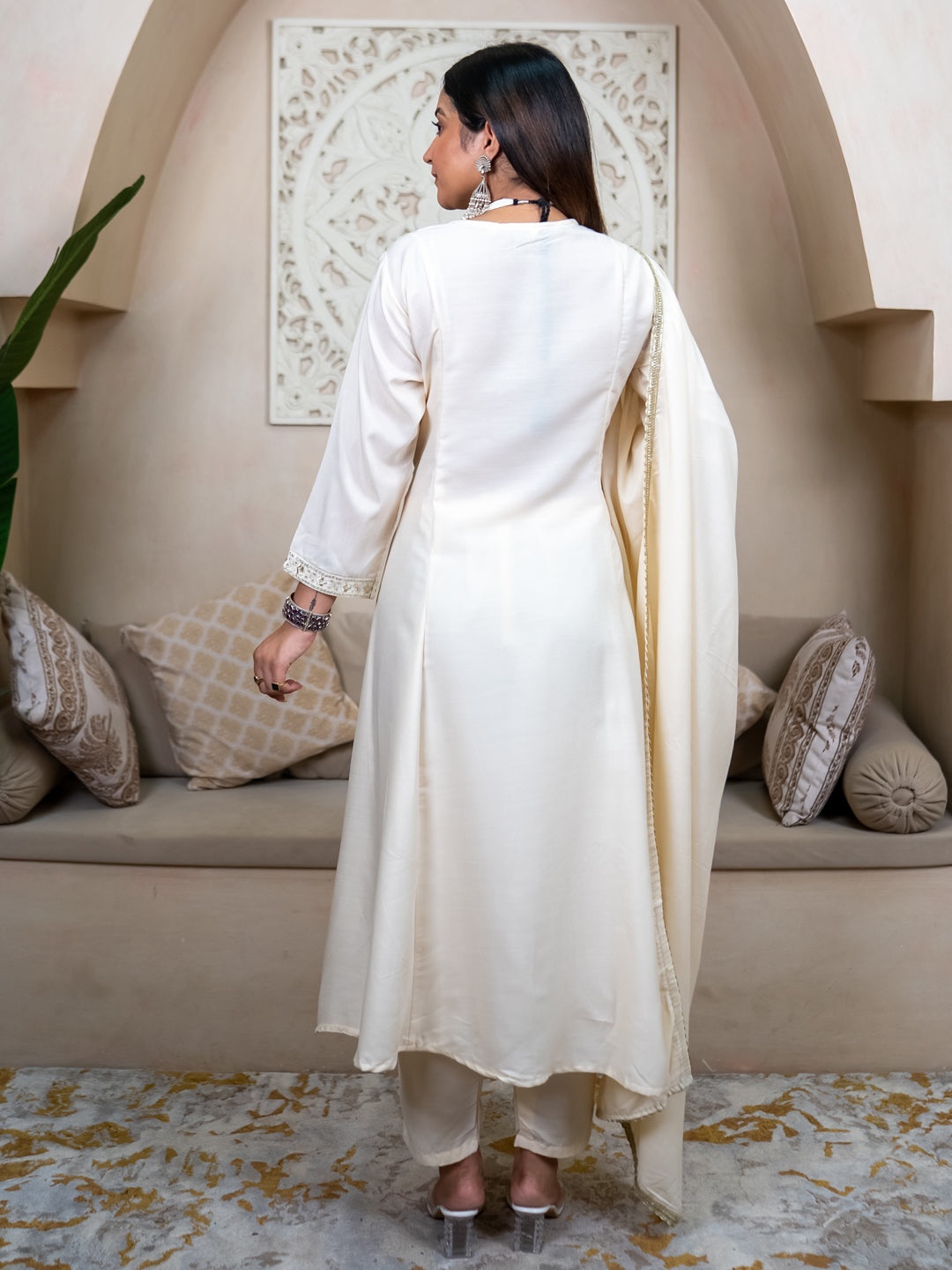 Sharvani White Flared Anarkali Kurta Set – Silk Blend with Lace Border Dupatta