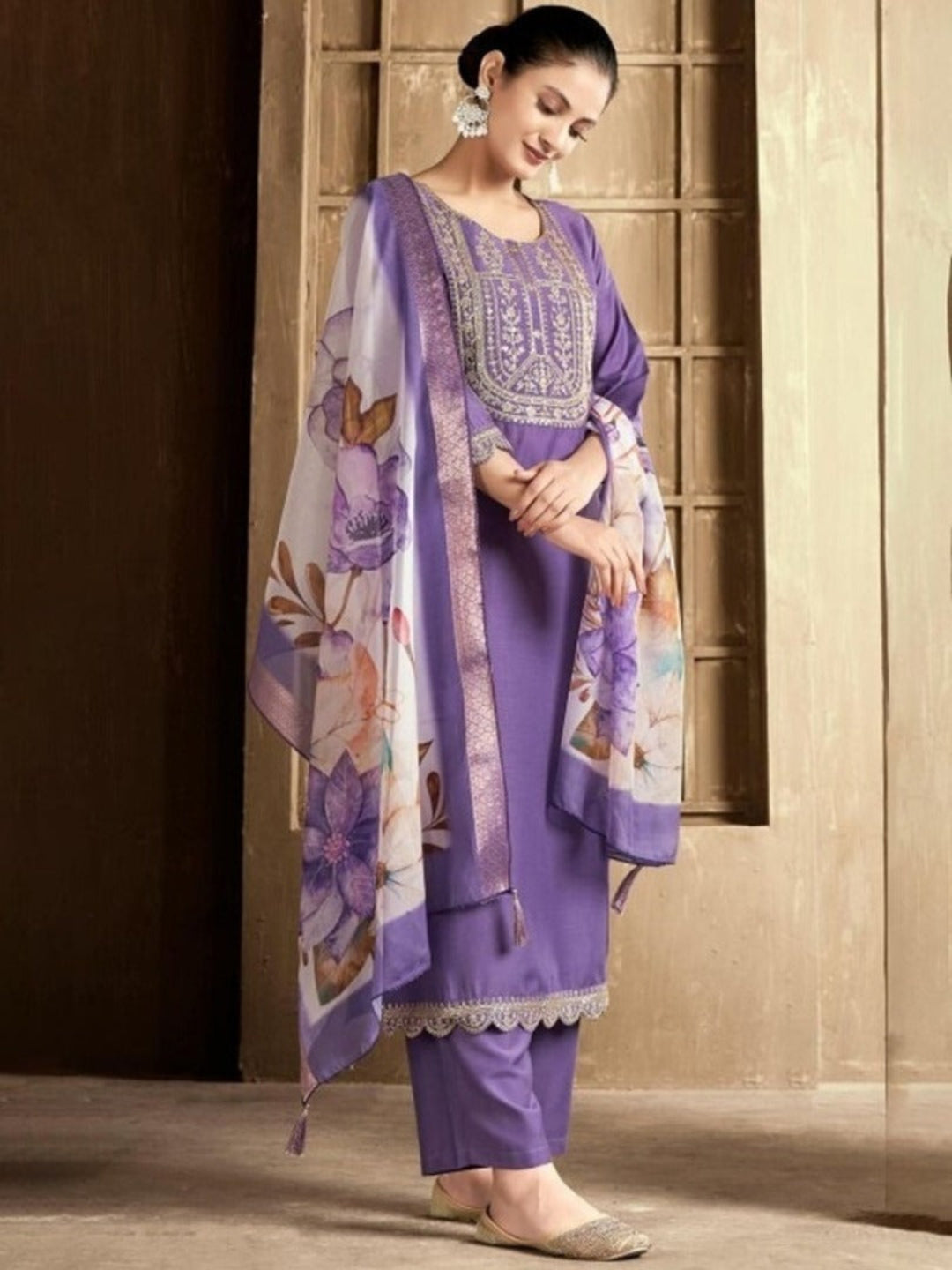 Women's Embroidered Rayon Slub 3-Piece Kurta Set.